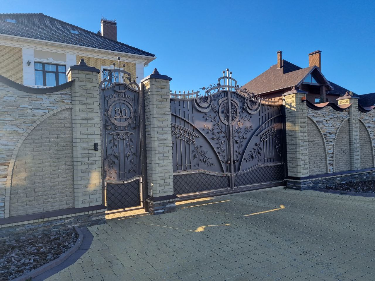 Паркан з цегли під ключ