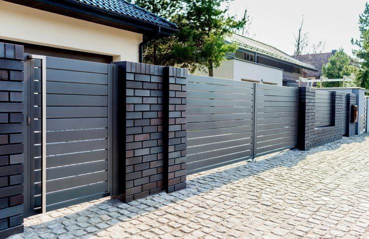 Красивий темний забор